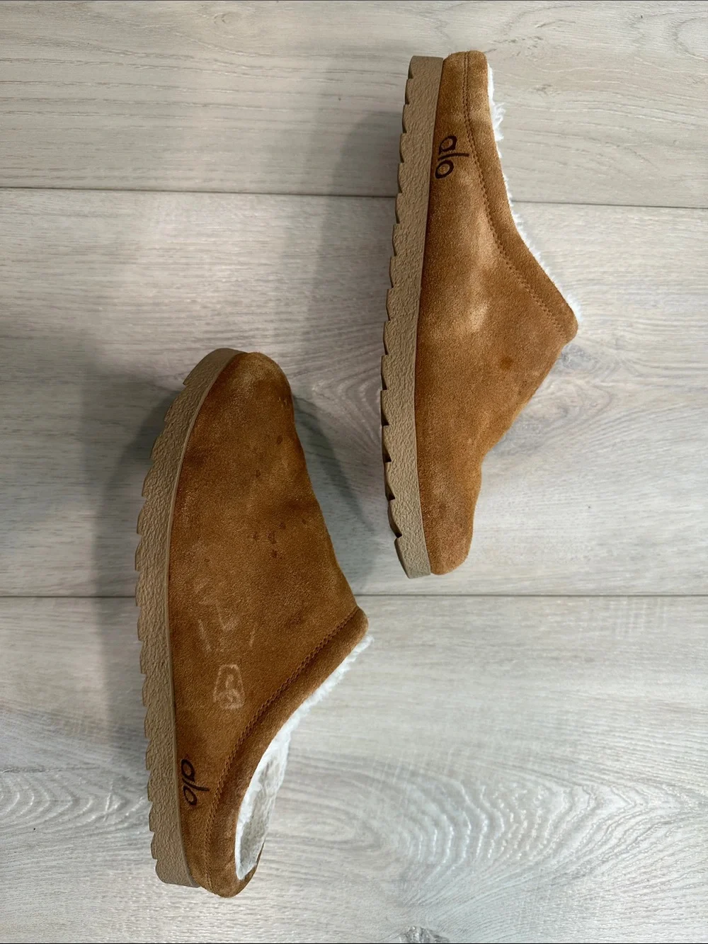 Alo Yoga Faux Shearling Suede Mule Slippers Brown Size 8 Cozy Comfort